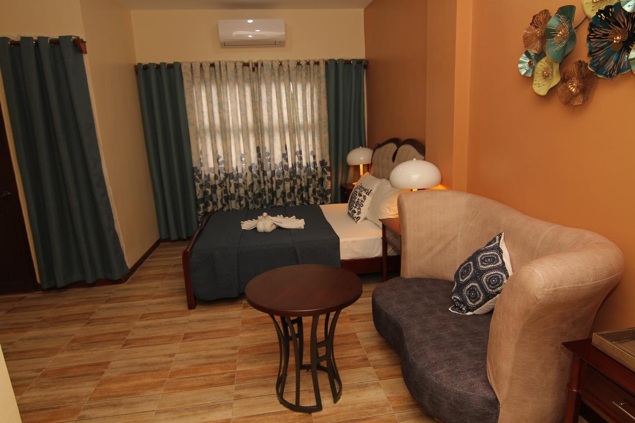 Charos Dormitel Hotell Dumaguete City Exteriör bild