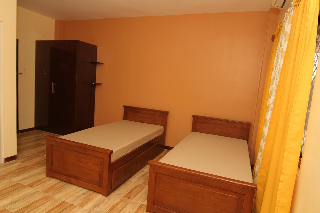 Charos Dormitel Hotell Dumaguete City Exteriör bild