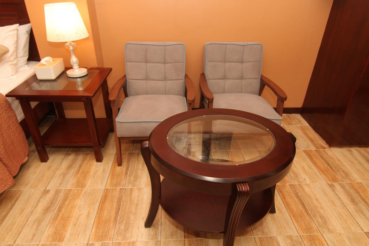 Charos Dormitel Hotell Dumaguete City Exteriör bild
