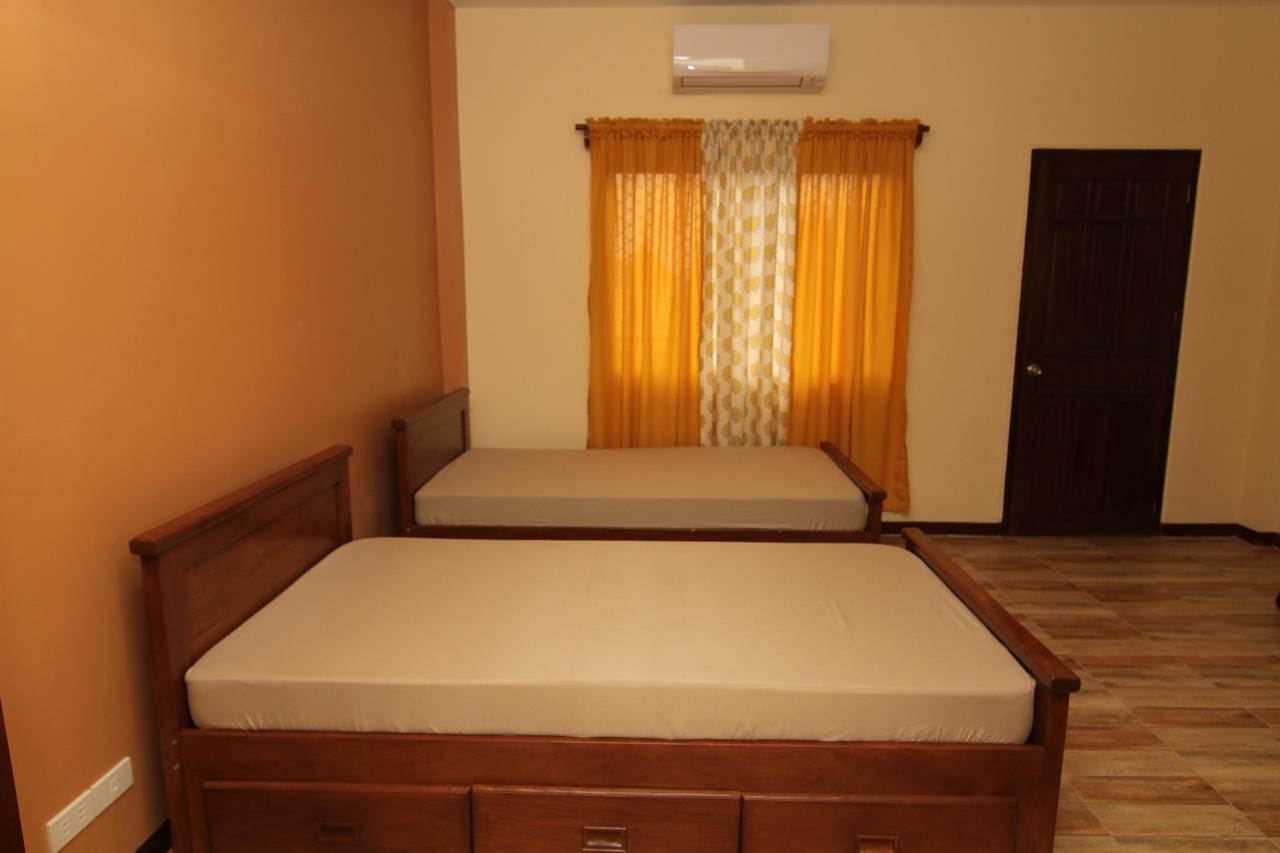 Charos Dormitel Hotell Dumaguete City Exteriör bild