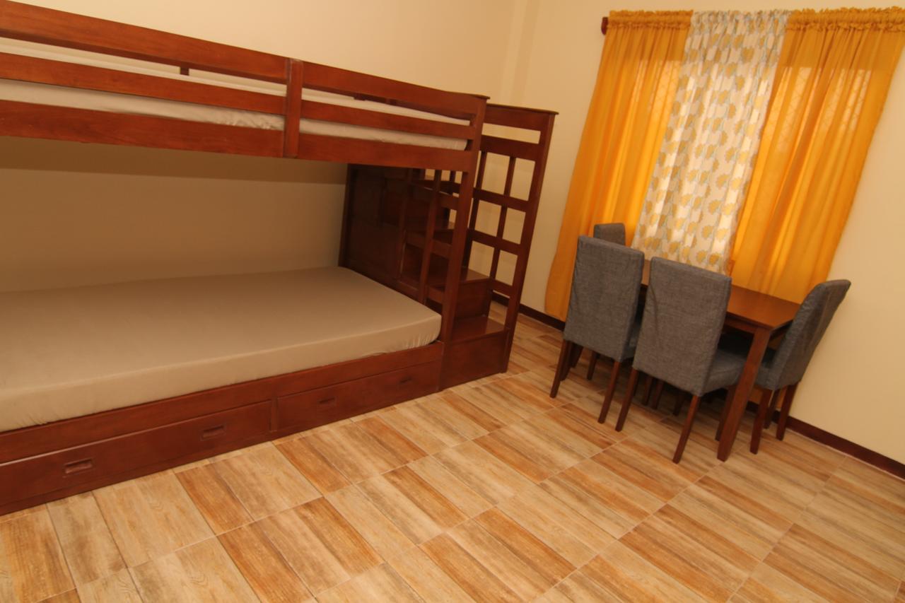 Charos Dormitel Hotell Dumaguete City Exteriör bild