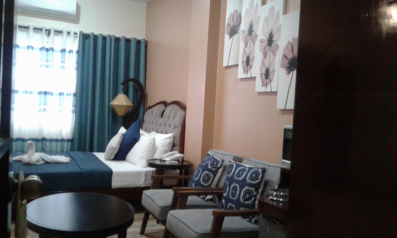 Charos Dormitel Hotell Dumaguete City Exteriör bild