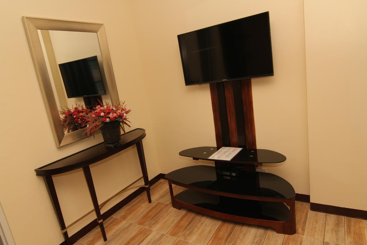 Charos Dormitel Hotell Dumaguete City Exteriör bild
